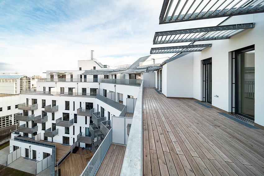 bývanie v modernom bytovom komplexe s terasami vo Viedni